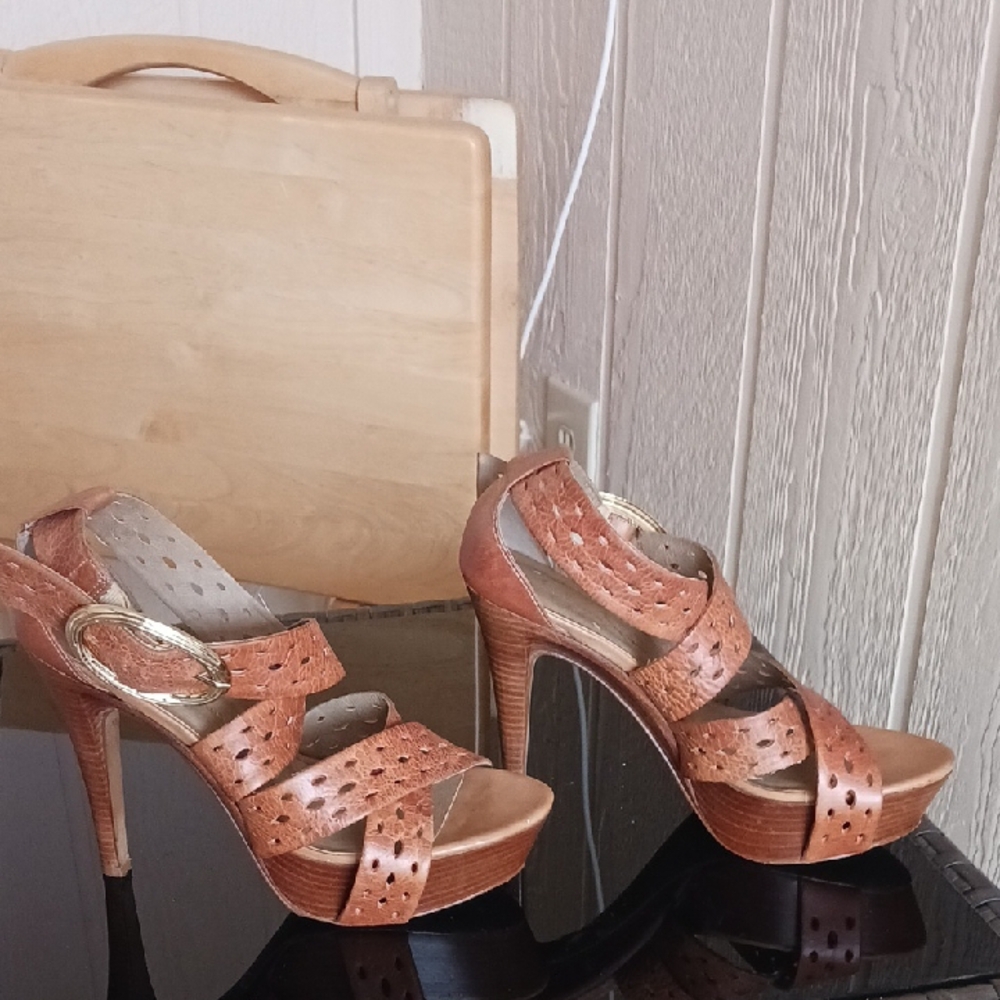 JESSICA SIMPSON- Adorable, Stylish, Brown Heals With Great Support. Sz 7 - Picture 4 of 6